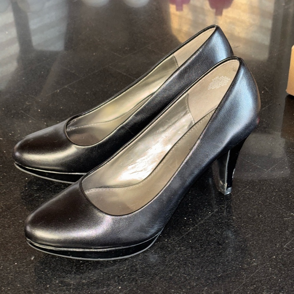 Bandolino Black Heels